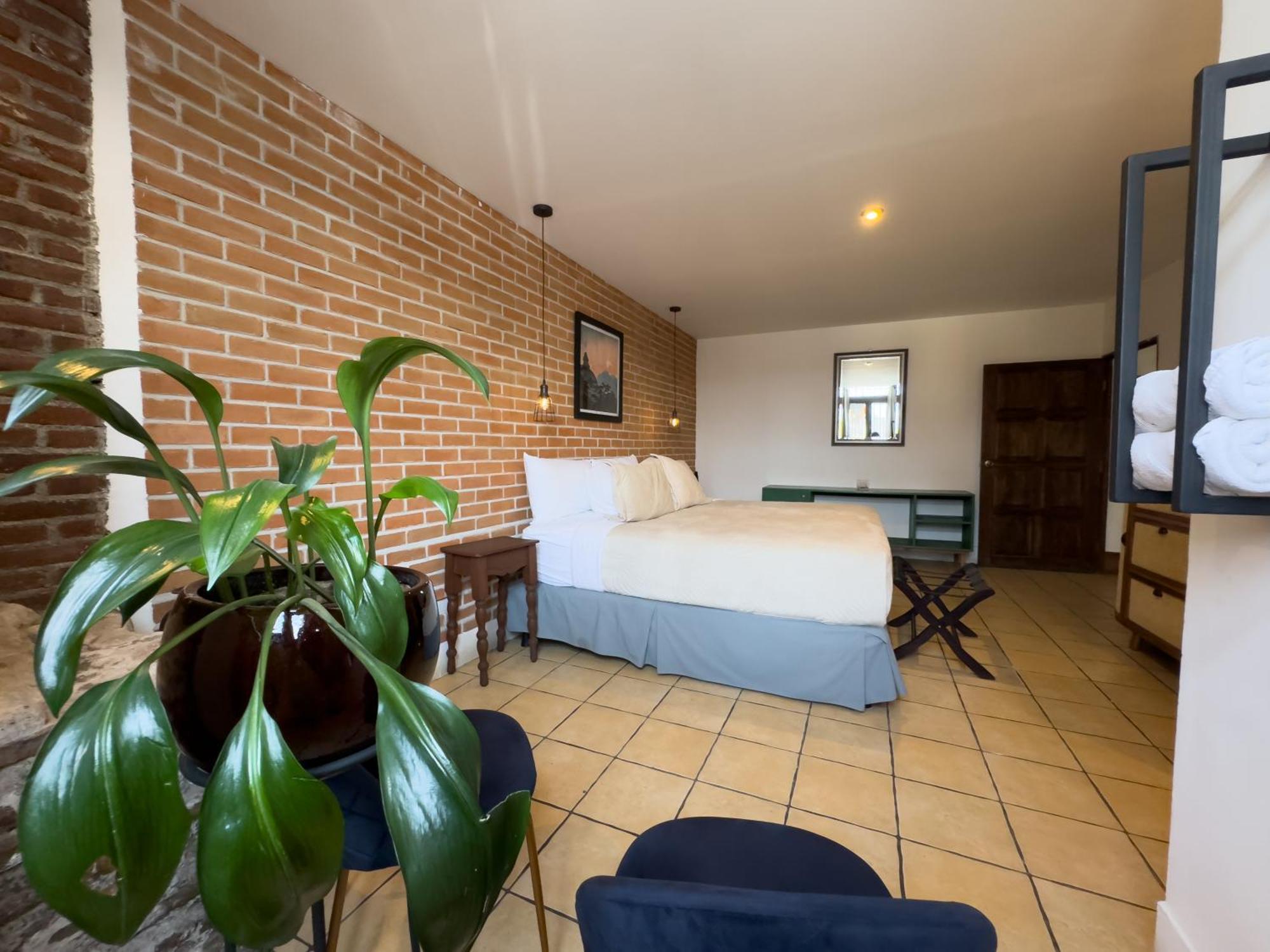 Hotel Cacique Real Antigua Exterior photo